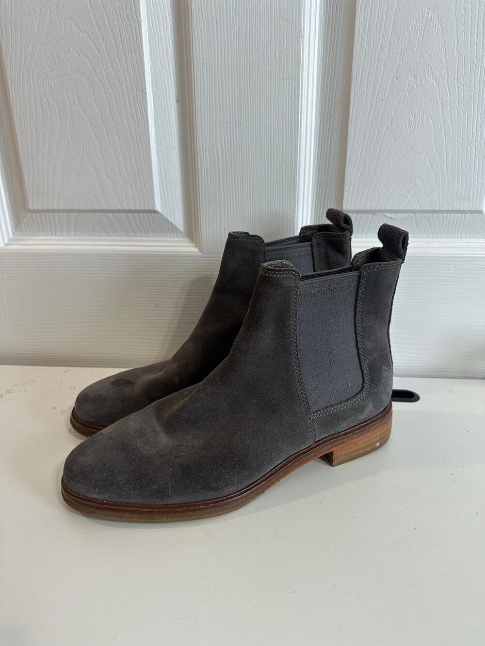 Clarks Women’s Clarkdale Arlo Boots Suede in Gray Sz 9 Light Marks On Suede